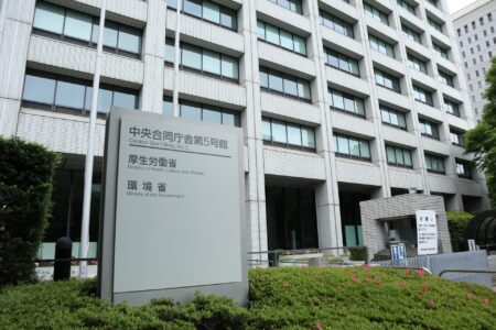 NHKが外国人労働者に健康保険証が交付されない事を問題視、厚労省に抗議。